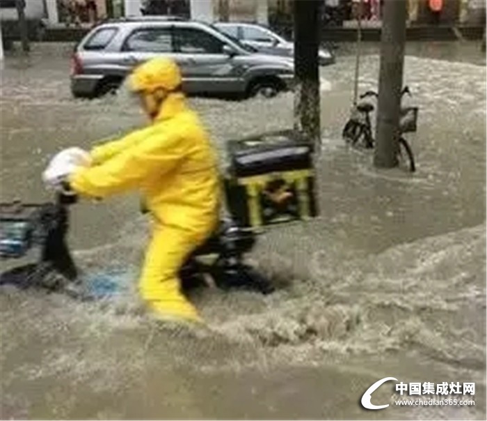 優(yōu)格：酷暑暴雨天，你的一份外賣是如何送到的？