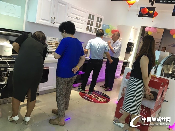 與國同慶！潮邦集成灶洛陽專賣店正式試營業(yè)