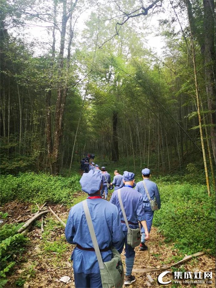 火星一號(hào)開(kāi)展“重走紅軍路”系列活動(dòng)，共同接受革命精神的洗禮